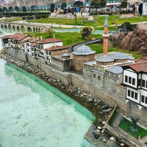 istanbulda_hafta_sonu_cocuklarla_gidilecek_yerler_miniaturk