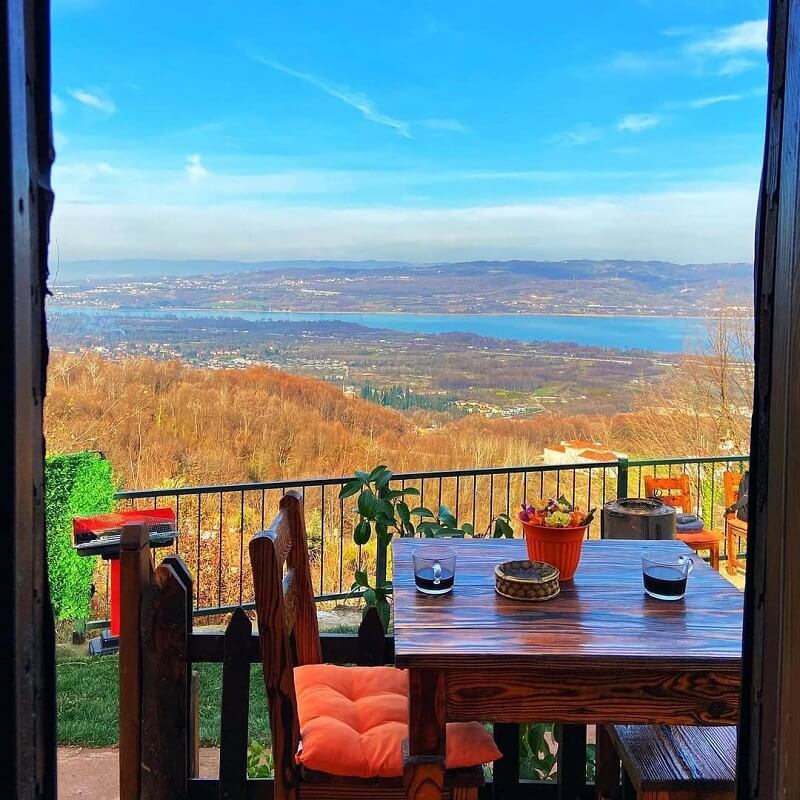 Sapanca’da Ahşap Hobit Evlerde Konaklama Fiyatları Gezenti Anne