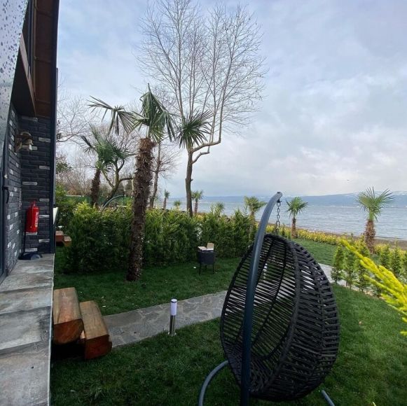 Sapanca Gölü Kıyısında Tiny House ve Jakuzili Bungalov Evler Bir Arada