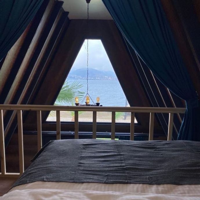 Sapanca Gölü Kıyısında Tiny House ve Jakuzili Bungalov Evler Bir Arada