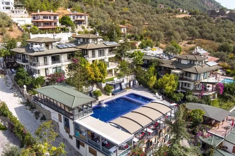 Akdeniz ve Ege’nin En Sevilen Tatil Beldelerinde Unutulmaz Bir Yaz Planı